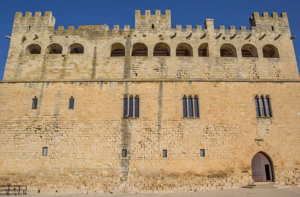 Fachada do castelo histórico de Valderrobres — Fotografia de Stock