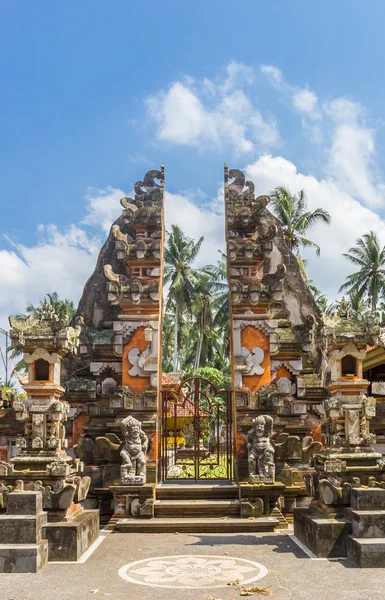 インドネシア バリ島ウブド近くの古い仏教寺院への入り口 — ストック写真
