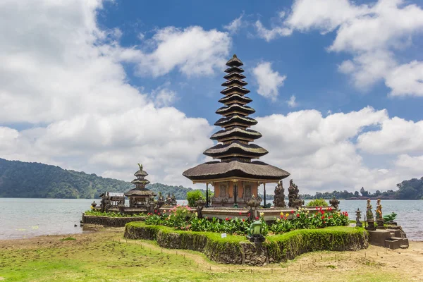 インドネシア バリ島のウルン ダヌ仏教寺院 — ストック写真