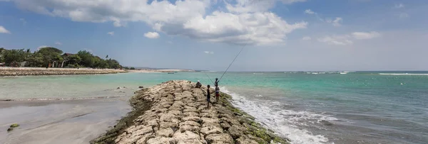 Panorama Von Jungen Fischen Auf Dem Pier Von Seminyak Auf — Stockfoto