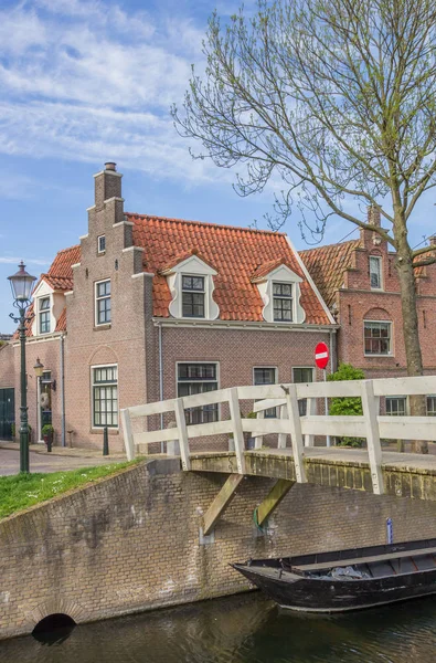 Kleine Houten Brug Een Kanaal Medemblik Nederland — Stockfoto