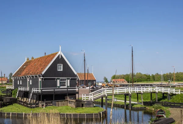 Enkhuizen Hollanda Gölde Ahşap Evler — Stok fotoğraf