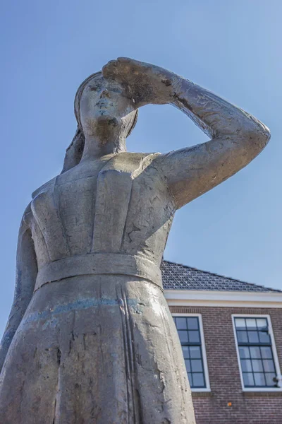 オランダ Stavoren の小さな女性の像 — ストック写真