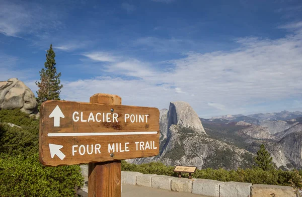 Firma Glacier Point Nel Parco Nazionale Dello Yosemite Usa — Foto Stock
