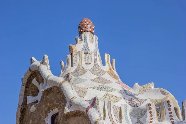 Верхняя Часть Украшенного Здания Парке Гуэль Барселона — стоковое фото