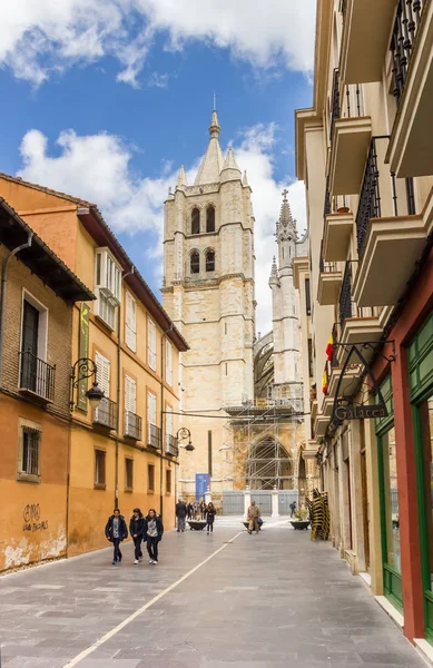 Leon Spanya Katedrali Için Önde Gelen Sokak — Stok fotoğraf