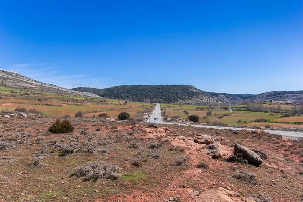 Estrada Rural Através Paisagem Castilla Leon Perto Atienza Espanha — Fotografia de Stock