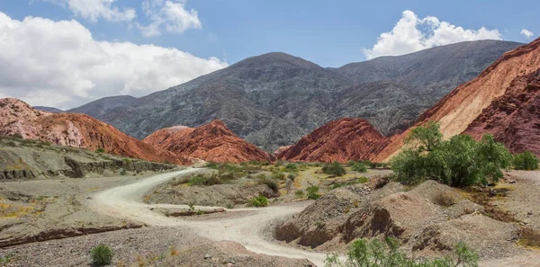 阿根廷 Purmamarca 附近七色山全景 — 图库照片