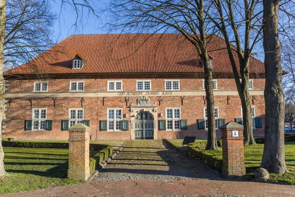 Front view of the historic building Waisenhaus in Varel — Stock Photo, Image