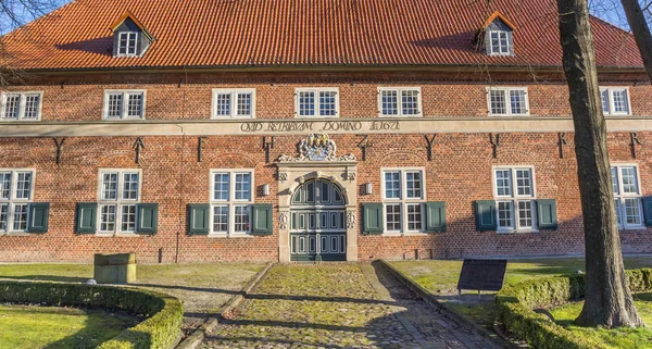 Panorama dell'edificio storico Waisenhaus a Varel — Foto Stock