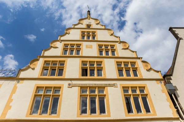 Historiska gula fasaden i centrum av Lemgo — Stockfoto