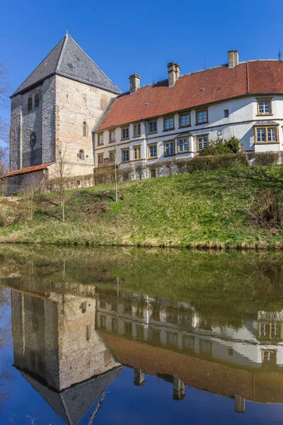 Castelo Rheda com reflexão na lagoa — Fotografia de Stock