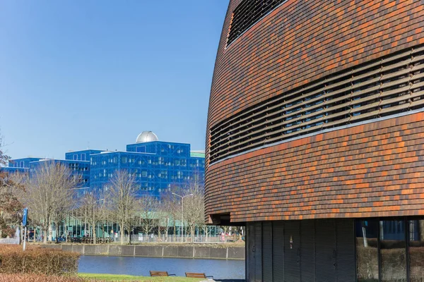 Edificio Smitsborg en el campus universitario de Zernike en Groningen — Foto de Stock