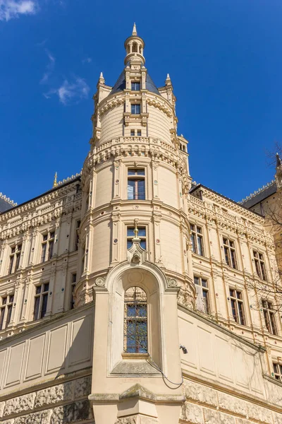 Schwerin történelmi kastély saroktornya — Stock Fotó
