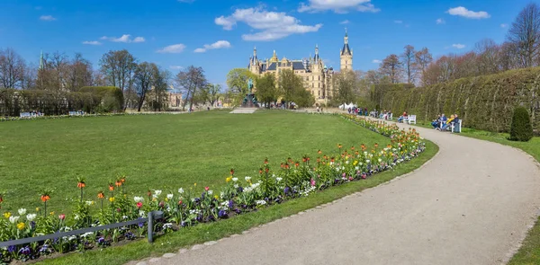 Blütenpanorama im Schweriner Schlossgarten — Stockfoto