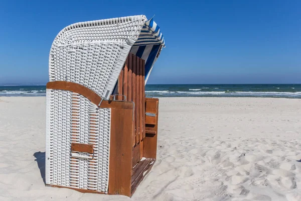 Traditional Strandkorb beach chair on Rugen island — Stock Photo, Image