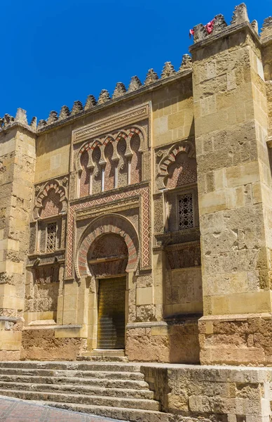 Porte et mur décorés de la cathédrale de la mosquée à Cordoue — Photo