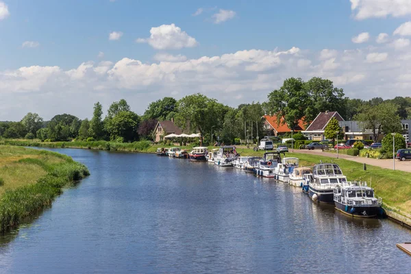 Motorboats along the canal near Echten — Stock Photo, Image