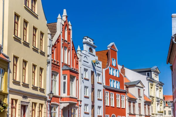 Wismar merkezinde renkli tarihi cepheler — Stok fotoğraf