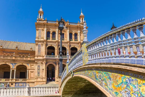 Sevilla Plaza Espana köprüsünde renkli fayans — Stok fotoğraf