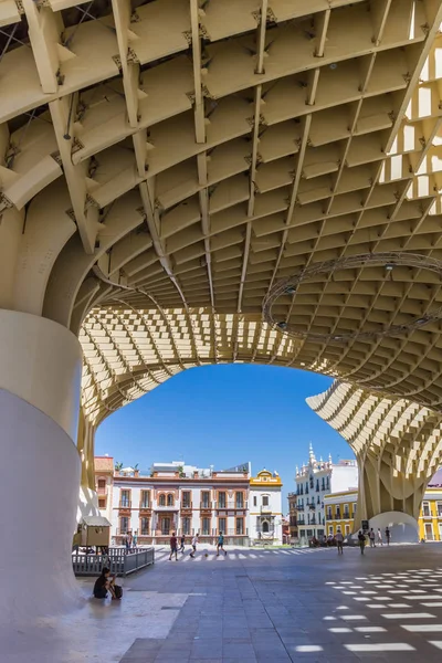 Moderna construcción de madera de las Setas de Sevilla — Foto de Stock