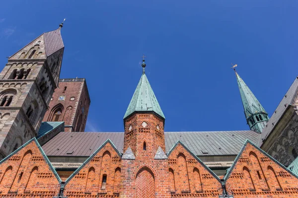 Toit et tours de la cathédrale de Ribe — Photo