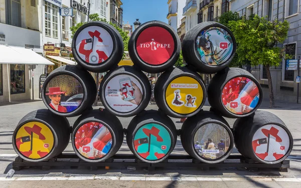 Barriles de colores en las calles de Jerez de la Frontera — Foto de Stock