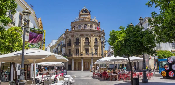 Panorama över Gallo Azul-byggnaden i Jerez de la Frontera — Stockfoto