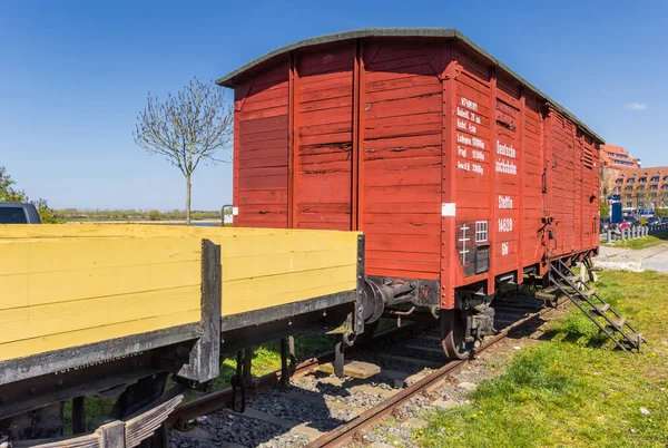 Historic train cars in the harbor of Rostock — Stock Photo, Image
