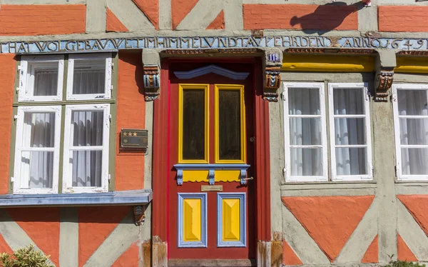 Barevné přední dveře v historickém městě Lauenburg — Stock fotografie