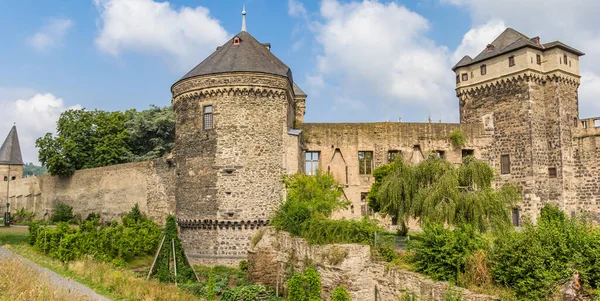 Panorama de las ruinas del castillo en Andernach — Foto de Stock