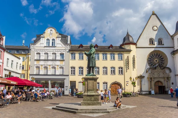 Statue von johannes muller auf dem jesuitenplatz in koblenz — Stockfoto