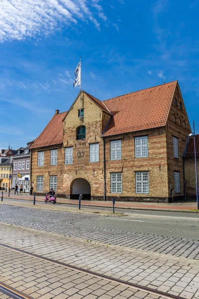 Historisches kompagnietor gebäude in der flensburger mitte — Stockfoto