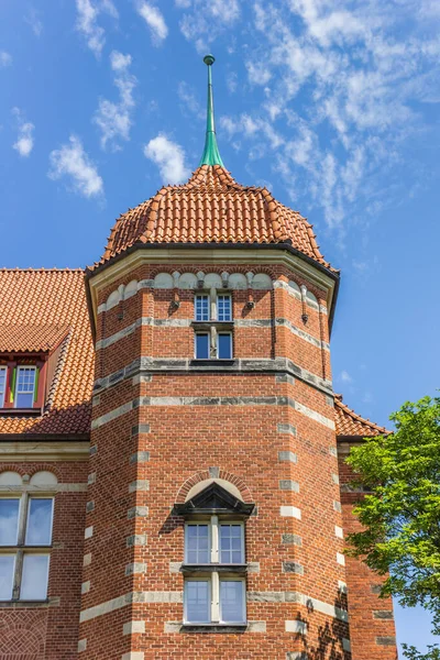 Башня здания Музеумсберга во Фленсбурге — стоковое фото