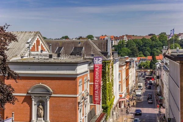 Calle y edificios históricos en Flensburg — Foto de Stock