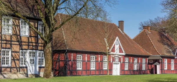 Panorama of red half timbered houses in the castle park in Rheda — Zdjęcie stockowe