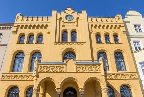 Żółta Fasada Zabytkowego Ratusza Wismar Niemcy — Zdjęcie stockowe