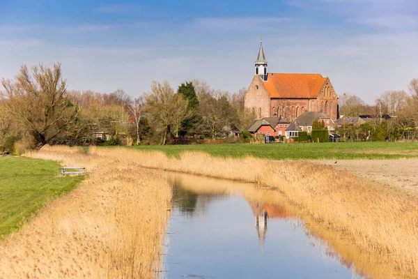 Historische Stefanuskerk Met Reflectie Rivier Holwierde Nederland — Stockfoto