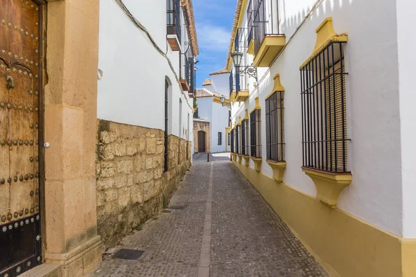 Witte Huizen Een Historische Smalle Straat Van Ronda Spanje — Stockfoto