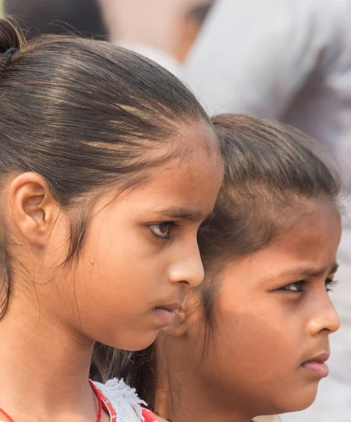 Porträt Zweier Ernst Dreinblickender Junger Indischer Mädchen Der Jama Masjid — Stockfoto
