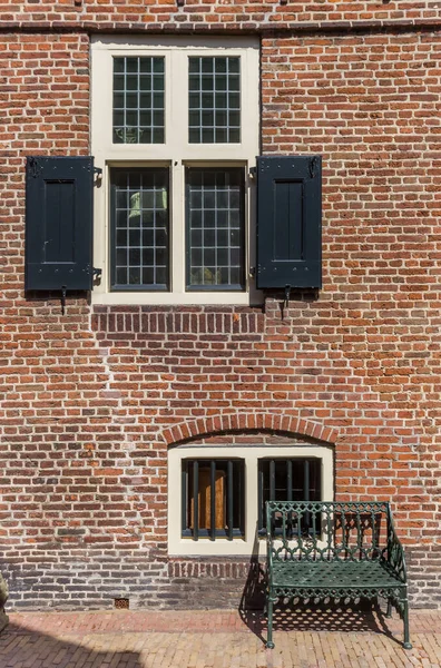 Bank Vor Einem Alten Haus Loenen Niederlande — Stockfoto