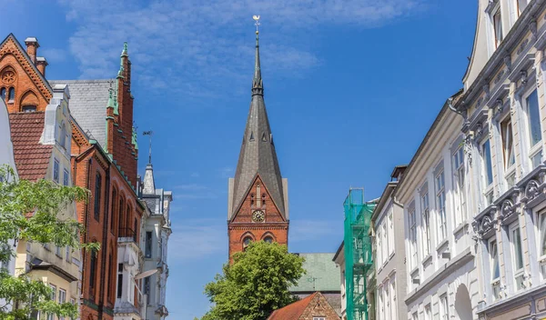 Церковна Вежа Історичні Фасади Фленсбурзі Німеччина — стокове фото