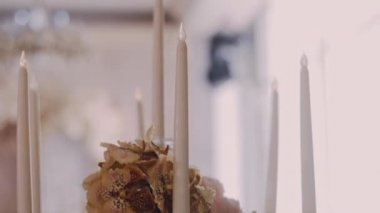 Tablo mumluk centerpieces decoradet çiçeklerle resmini Parralax