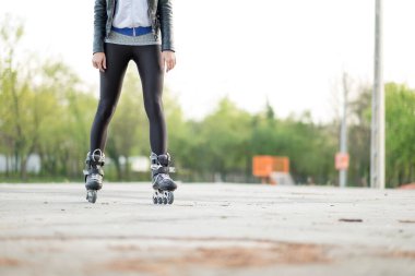 Patenli genç seksi kadın.