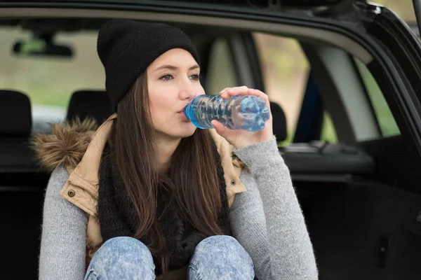 Young Woman Drinking Water Bottle Cold Drink — Stock Photo, Image