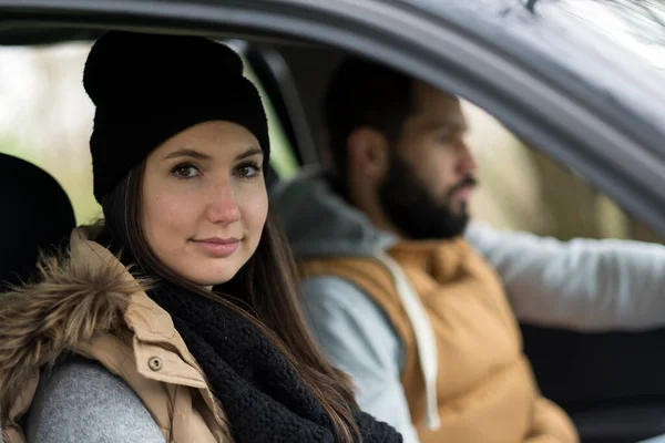 Jeune Couple Voiture — Photo