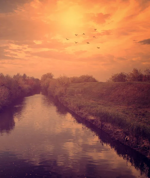 Bellissimo Tramonto Sul Lago — Foto Stock