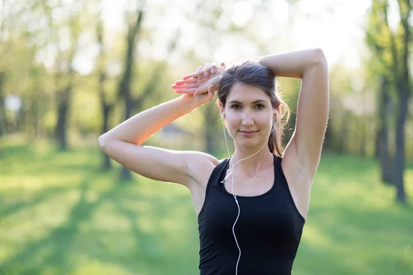 Giovane Donna Che Esercizio Parco — Foto Stock