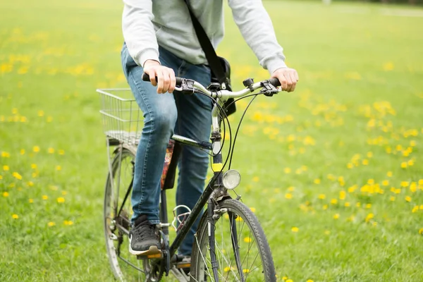 Young Woman Bicycle Park — Stock Photo, Image