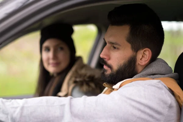 Jeune Couple Voiture — Photo